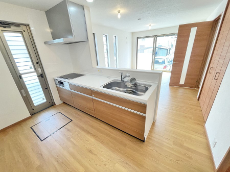 �L�b�`�� �L���Ďg������̂悢�L�b�`���B�������̂������ŉƑ��̏Ί炪�L����܂��B