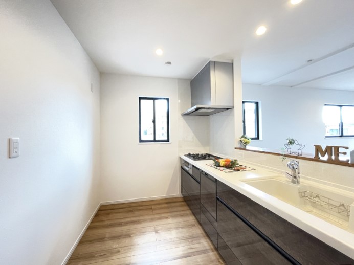 �L�b�`�� �L���Ďg������̂悢�L�b�`���B�������̂������ŉƑ��̏Ί炪�L����܂��B