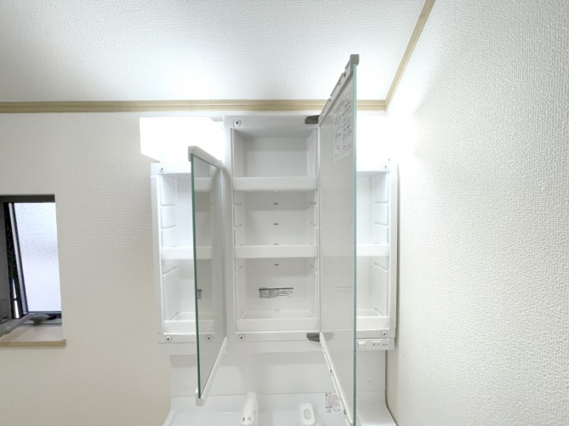 ���̑����� �O�ʋ����ʑ�͎��[�L�x�B�ׂ������̂��X�b�L���Еt���܂��B