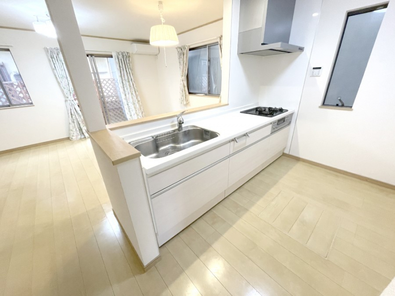 �L�b�`�� �L���Ďg������̂悢�L�b�`���A�������̂������ŉƑ��̏Ί炪�L����܂�